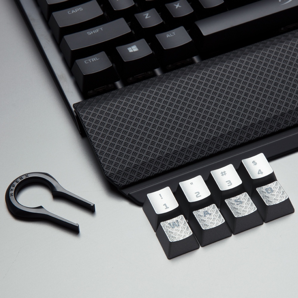 Cómodo descanso desmontable para muñeca y cobertores adicionales texturizados de color titanio para teclas